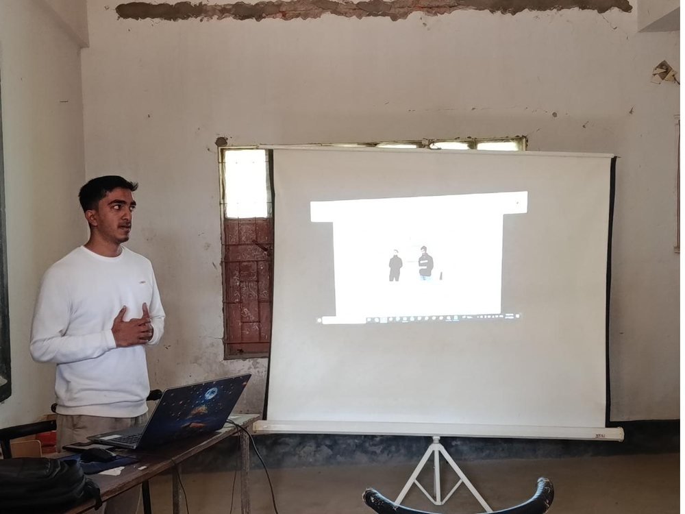 Mentoring school students on AI